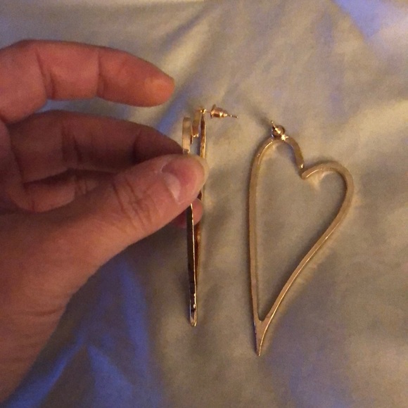 Last Pair! 5⭐️Oversized heart ❤️ shaped earrings - Picture 7 of 7